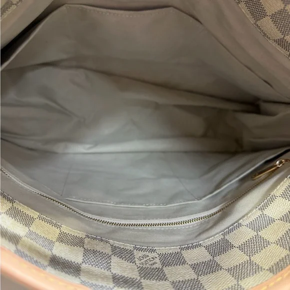 Elegant Shoulder Bag in Beige/Gray - Picture 6 of 9